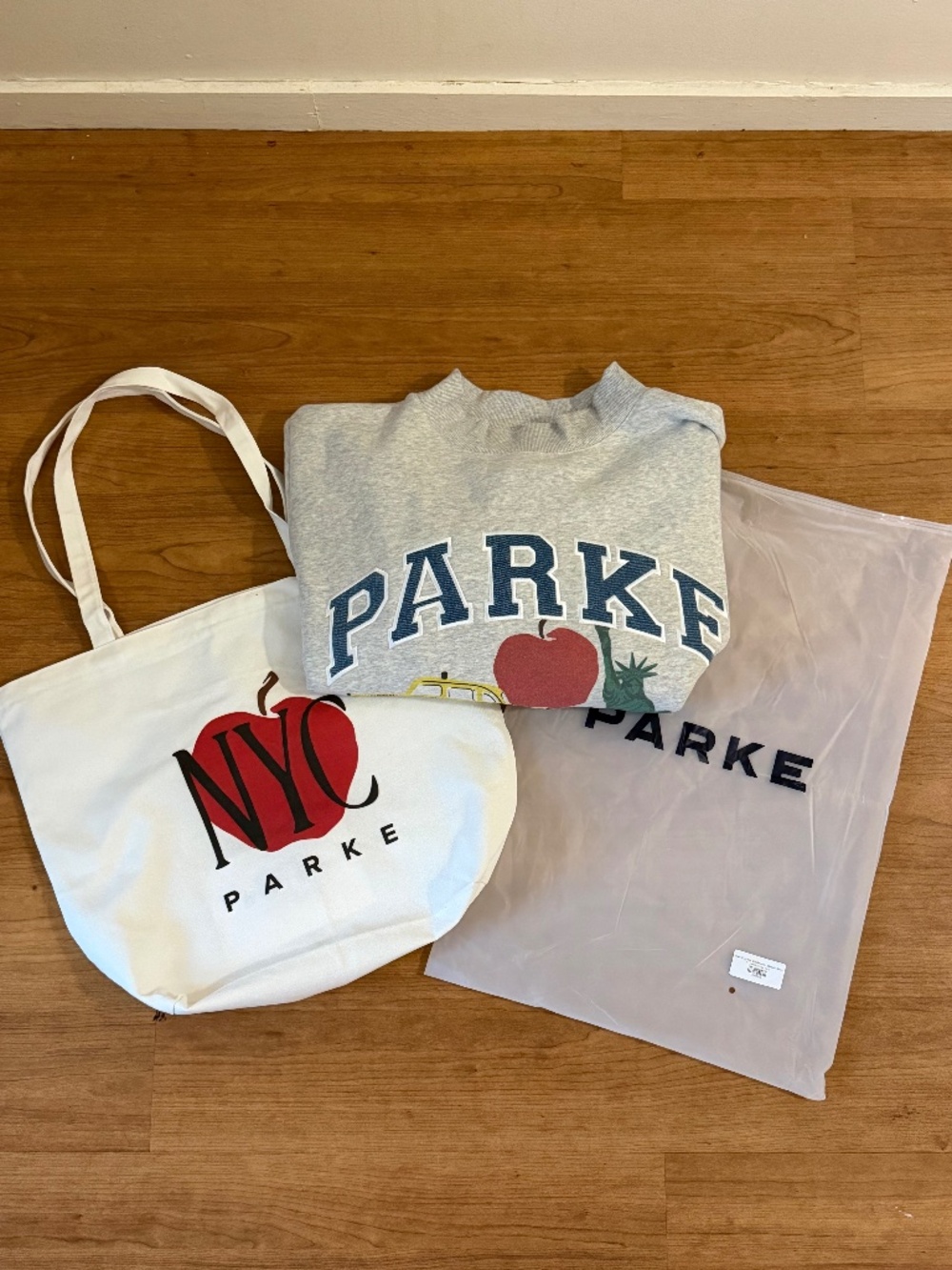PARKE NYC Graphic Mock neck, Size L/XL, included w/ exclusive tote bag